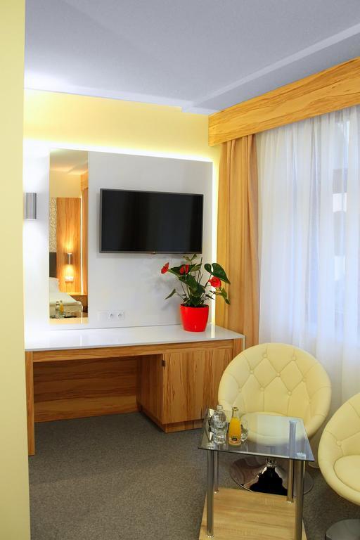 Hotel Przy Baszcie Legnica Buitenkant foto